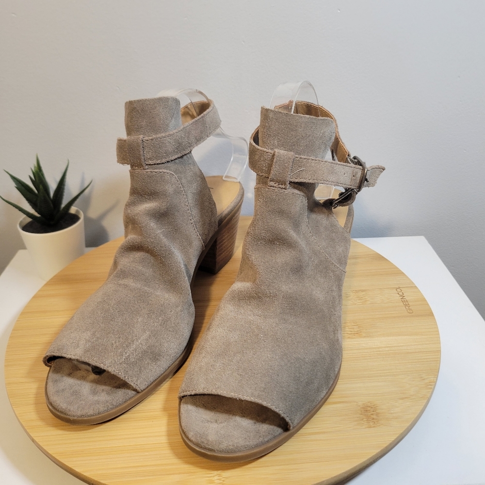 LUCKY BRAND Bain natural suede leather round peep toe ankle bootie